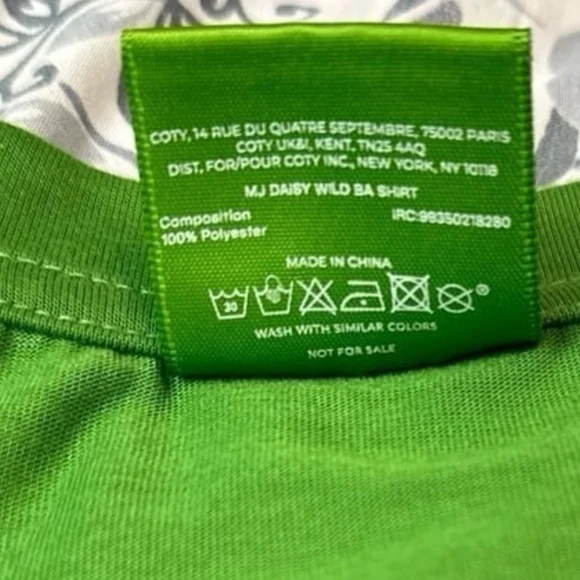 Marc Jacobs Vibrant Green Top with Daisy Details - Picture 3 of 8